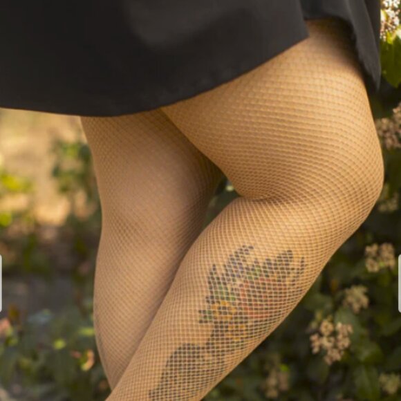 NWT Natural Beige Plus Size Fishnet Tights Retro Pinup Hot Topic Torrid - Picture 1 of 4